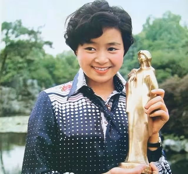 張瑜:一段失敗的婚姻,「棄夫出國」後離婚,再見前夫依舊會心動
