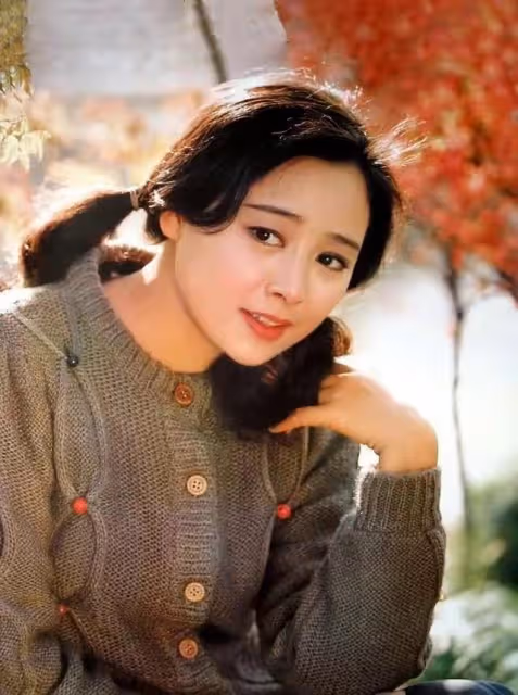 張瑜:一段失敗的婚姻,「棄夫出國」後離婚,再見前夫依舊會心動