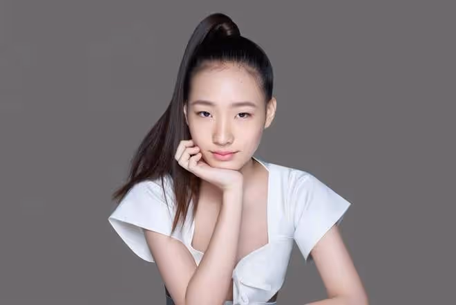小S17歲女兒慶祝開學,穿蓬鬆裙像專業模特,氣質勝過媽媽