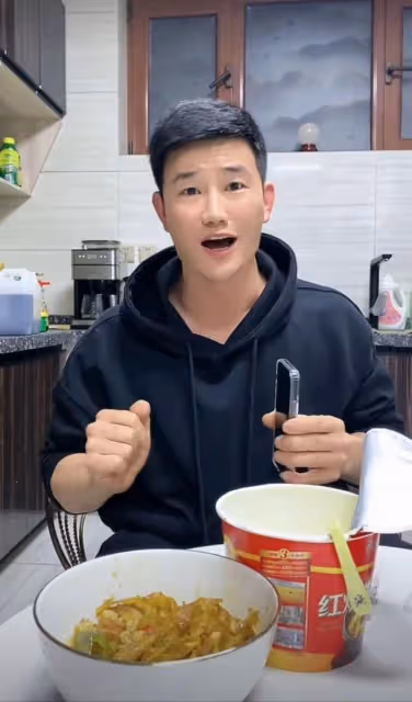 謝孟偉回應賣手機翻車,稱所賣產品皆保真,將發律師函維權遭嘲諷