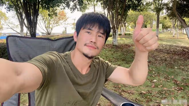 謝孟偉回應賣手機翻車,稱所賣產品皆保真,將發律師函維權遭嘲諷