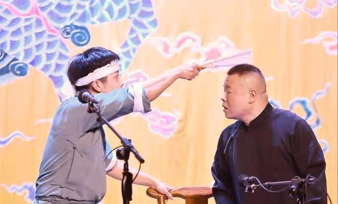翻車了？岳雲鵬回小劇場與張九齡合作，連連失誤被批綜藝耽誤相聲