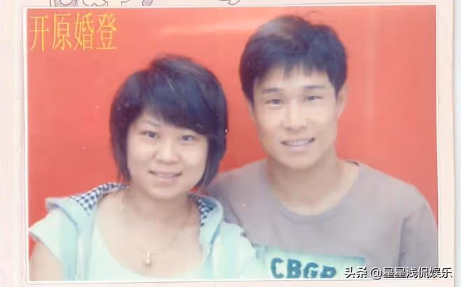 小瀋陽曬全家福為老婆慶生,喊沈春陽大寶好甜,一家三口好幸福