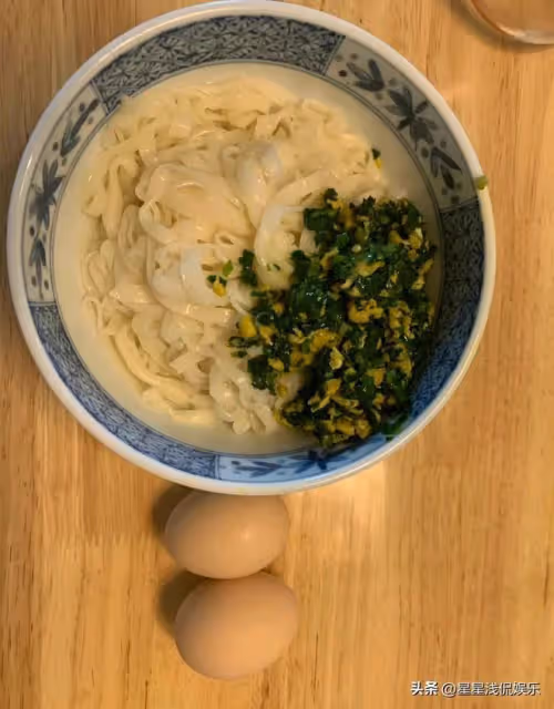 小瀋陽曬全家福為老婆慶生,喊沈春陽大寶好甜,一家三口好幸福