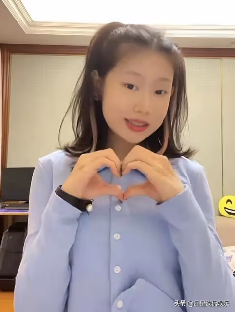 小瀋陽曬全家福為老婆慶生,喊沈春陽大寶好甜,一家三口好幸福