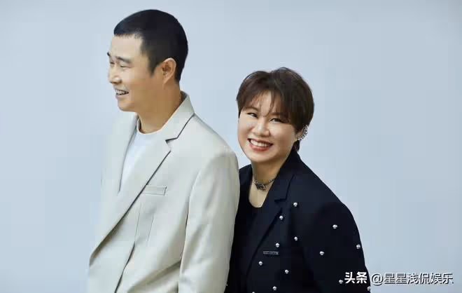 小瀋陽曬全家福為老婆慶生,喊沈春陽大寶好甜,一家三口好幸福