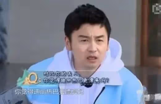 雷佳音一家三亞度假！與高顏值老婆罕同框，不知道點以為是父女