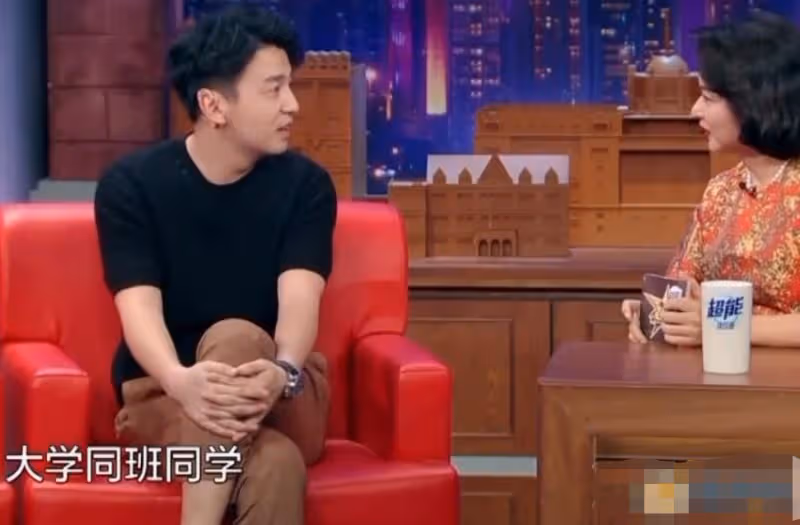 雷佳音一家三亞度假！與高顏值老婆罕同框，不知道點以為是父女