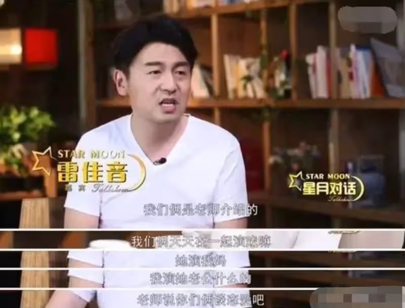 雷佳音一家三亞度假！與高顏值老婆罕同框，不知道點以為是父女