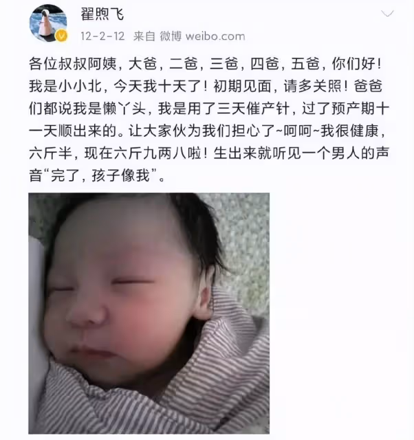 雷佳音一家三亞度假!與高顏值老婆罕同框,不知道點以為是父女