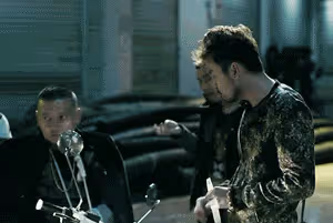 雷佳音一家三亞度假!與高顏值老婆罕同框,不知道點以為是父女