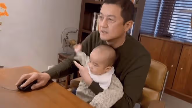 李亞鵬夫婦給小女兒戴假髮,1歲夏夏長發飄飄,太像童年姐姐李嫣