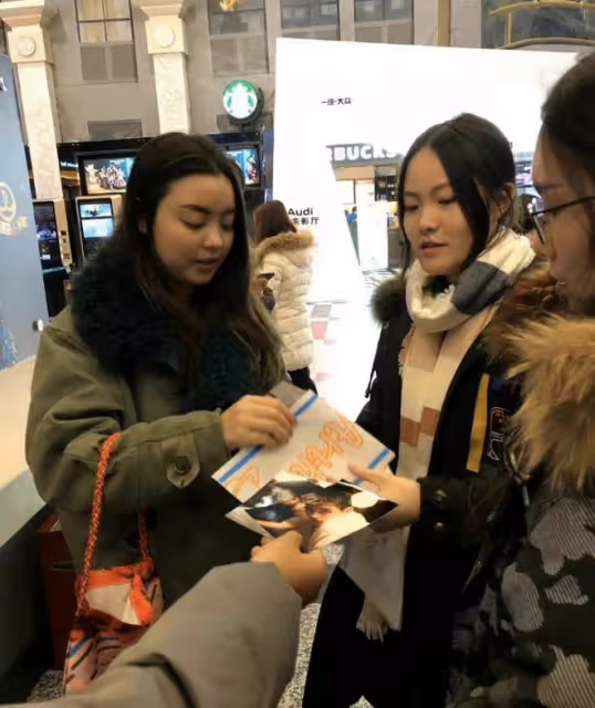陳飛宇塌房或為小三,女生婚紗照曝光,陳紅被曝曾出200萬封口費