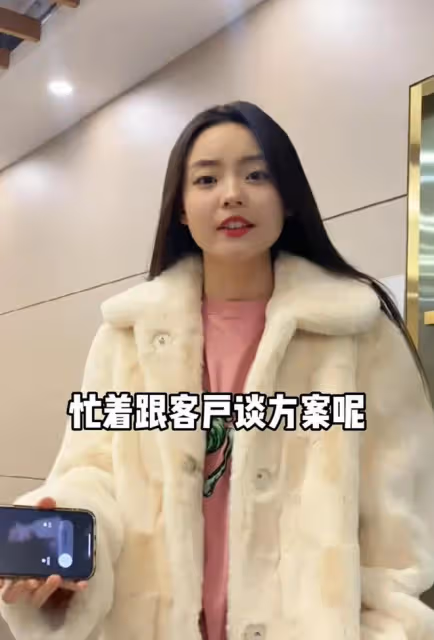 曝陳飛宇與已婚女粉絲床照,大牙外露睡姿奔放,女方神似母親陳紅