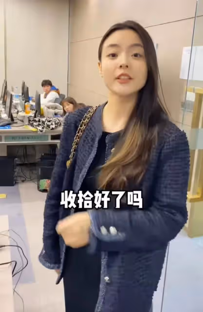 曝陳飛宇與已婚女粉絲床照,大牙外露睡姿奔放,女方神似母親陳紅
