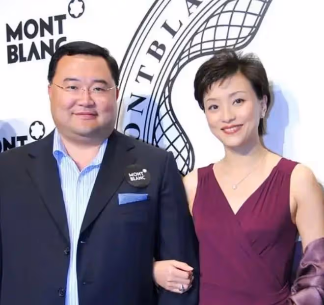 移民美國？54歲楊瀾在美授課，鬢角斑白不失優雅，富豪老公罕露面
