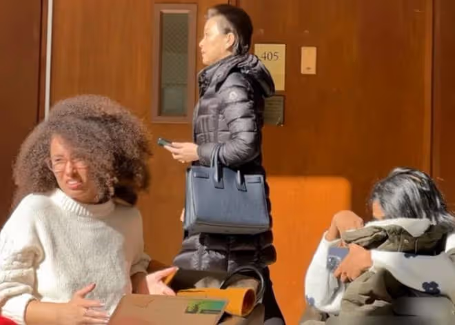 移民美國？54歲楊瀾在美授課，鬢角斑白不失優雅，富豪老公罕露面