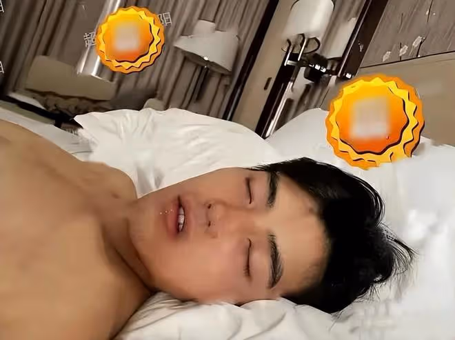 陳飛宇床照事件持續發酵，爆出女網紅更多曖昧信息，大粉脫粉回踩