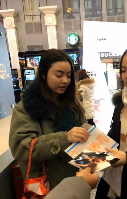 陳飛宇床照事件持續發酵,爆出女網紅更多曖昧信息,大粉脫粉回踩