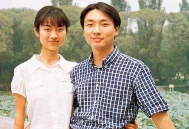同時對劉雅潔說:你和康輝在一起算了,長這麼像,一看就是一家人