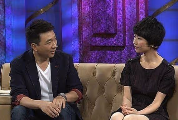 同時對劉雅潔說:你和康輝在一起算了,長這麼像,一看就是一家人