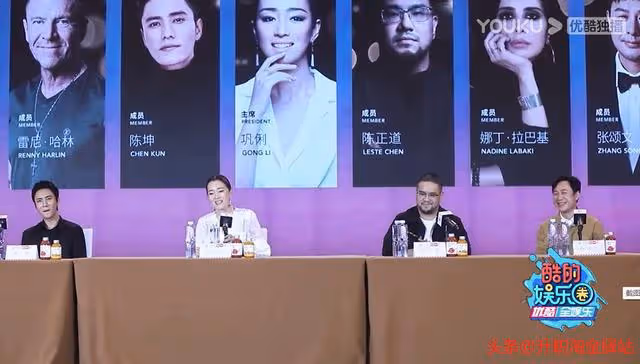 巨星鞏俐蛻變3秒鐘舔狗,調侃張頌文是她前夫,你怎麼看