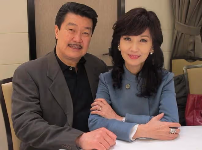 趙雅芝家人罕露面!77歲二婚學霸老公精神好,36歲三兒子高大帥氣