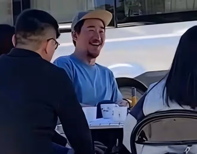 張國立兒子近照曝光!鬍子拉碴顯滄桑,曾與童謠相戀40歲仍未婚