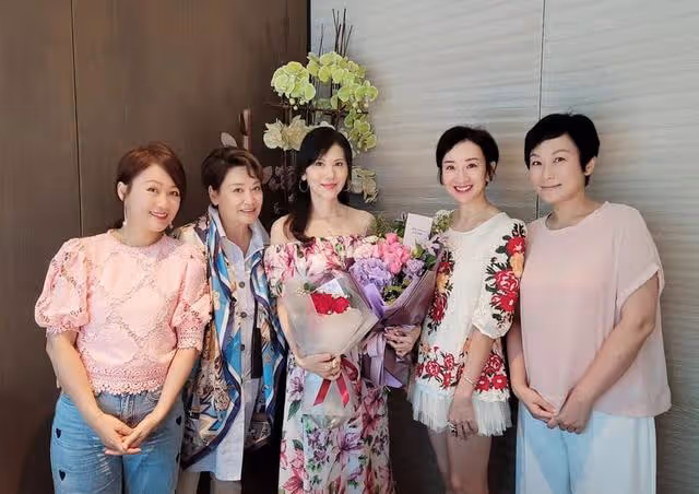 富貴！55歲前港姐曬千尺豪宅超氣派，退圈經商多年至今仍未婚未育
