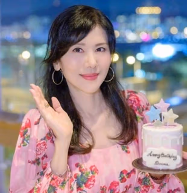 富貴！55歲前港姐曬千尺豪宅超氣派，退圈經商多年至今仍未婚未育