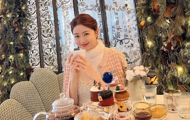 香港知名女星顏值越來越高!因未婚先孕退圈,想為富商丈夫生四胎