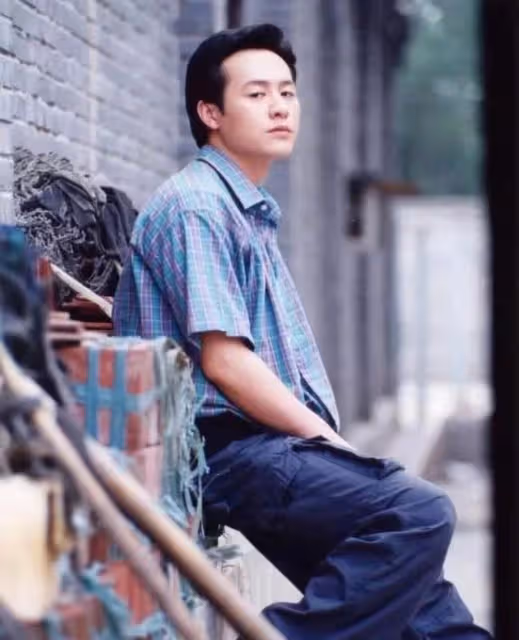 張頌文,47歲未婚未育,因《狂飆》「高啟強」出圈,大器晚成