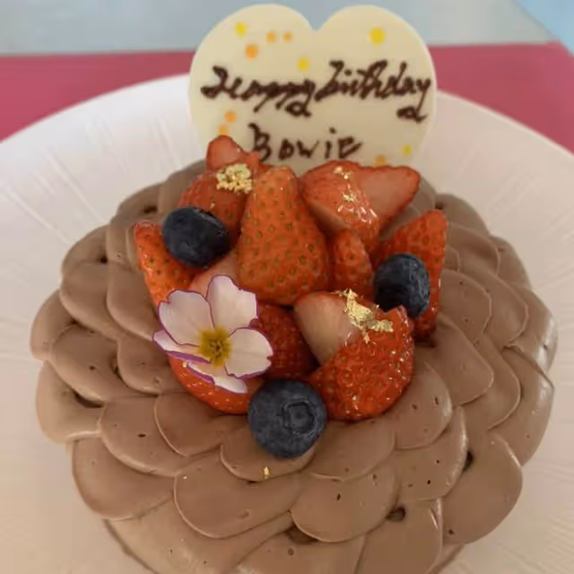 曾志偉女兒50歲生日!搶打折機票到日本旅遊,皮膚仍緊緻似少女