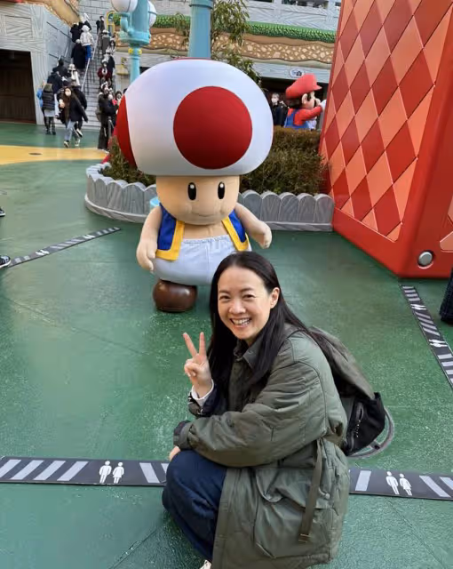 曾志偉女兒50歲生日！搶打折機票到日本旅遊，皮膚仍緊緻似少女