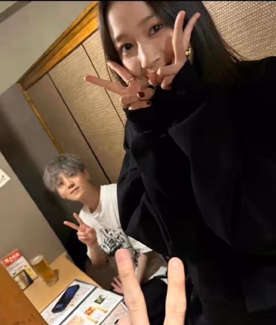 關曉彤秀健身照破懷孕傳言,小腹平坦馬甲線優越,S曲線長腿吸睛