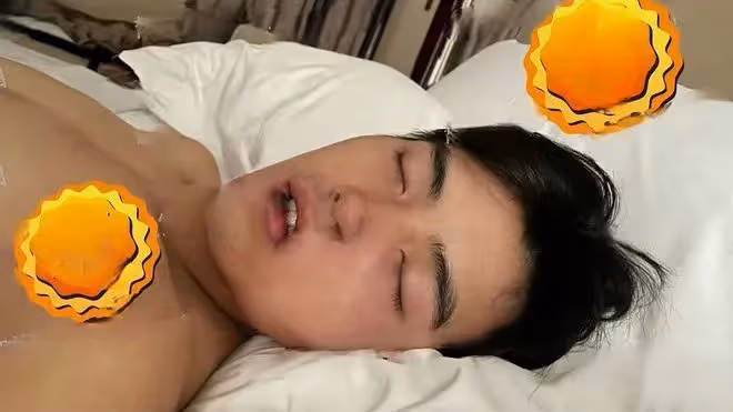 大瓜！陳飛宇疑似睡粉床照曝光，女方大他四歲清華畢業，長相甜美