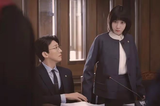 張若昀新劇演技拉胯,擠眉弄眼演成「傻子」,老戲骨抬轎都沒用