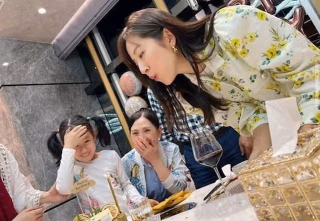 親情可貴!TVB前視後與父兄一起旅遊,自小父母離異母親早年病逝