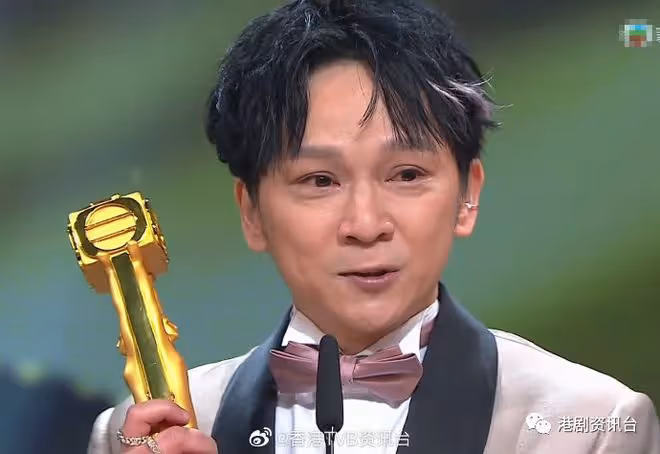 鄧智堅35歲克服尷尬入TVB做新人!留須自備拖鞋試鏡打動監製