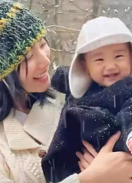 李亞鵬:小女兒眼睛似有問題,網友紛紛勸他趕緊去看醫生好心酸