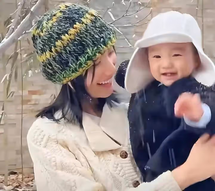 李亞鵬:小女兒眼睛似有問題,網友紛紛勸他趕緊去看醫生好心酸