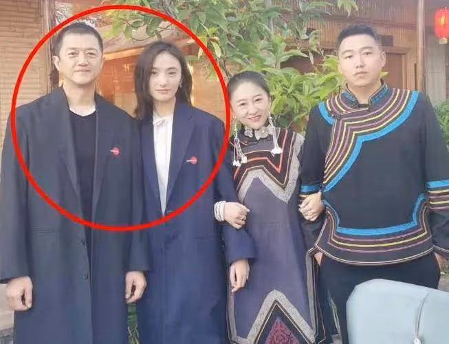 李亞鵬:小女兒眼睛似有問題,網友紛紛勸他趕緊去看醫生好心酸