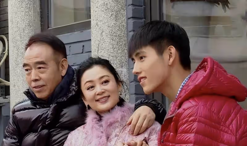 全家一個樣!哥哥找外圍女陳紅懷孕逼宮,陳凱歌破尺度舊照讓人不忍直視