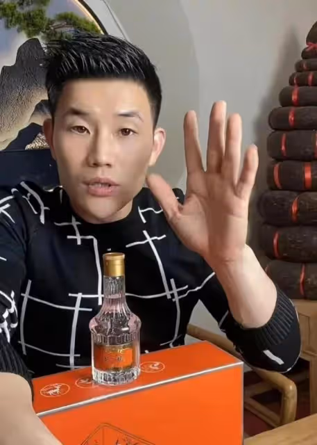 嘎子謝孟偉賣手機又翻車?1999元「含淚甩賣」,幾分鐘賺上百萬