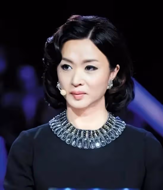 金星被問「怎麼幫老公解決需求的?」她的一個手勢,全網秒懂!