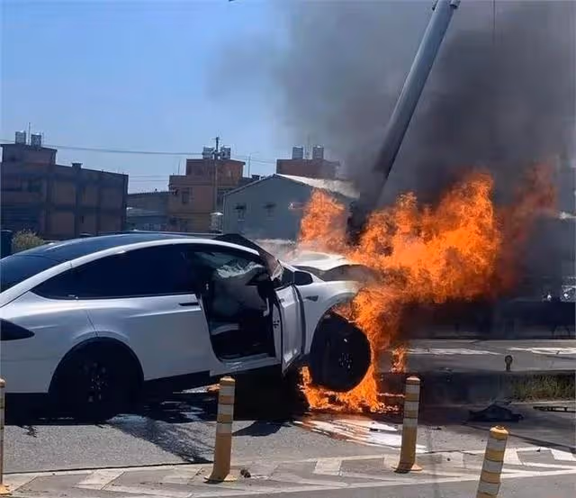 林志穎車禍後首露面,依舊陽光帥氣的他,右手全程沒拿麥