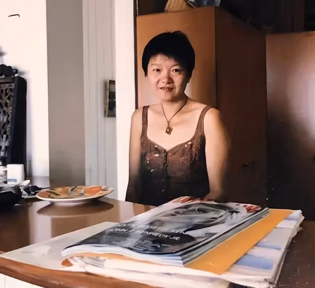 有其父必有其子?陳飛宇床照、陳凱歌舊照曝光,母親陳紅哭暈在家