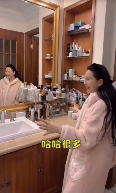 伊能靜素顏被指變化大認不出!大方承認做醫美,54歲白嫩似少女