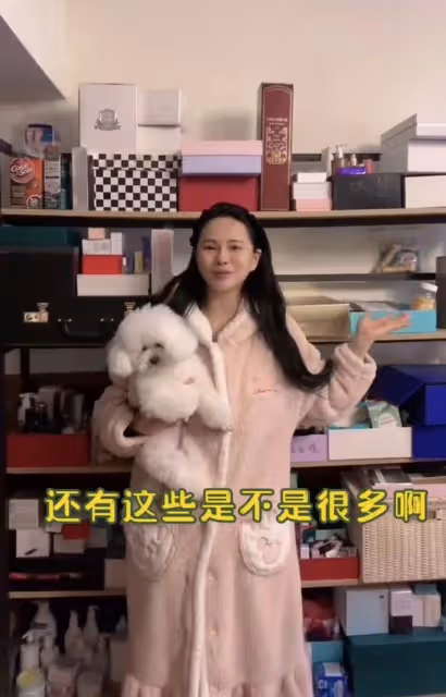 伊能靜素顏被指變化大認不出!大方承認做醫美,54歲白嫩似少女