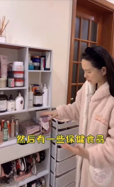 伊能靜素顏被指變化大認不出!大方承認做醫美,54歲白嫩似少女
